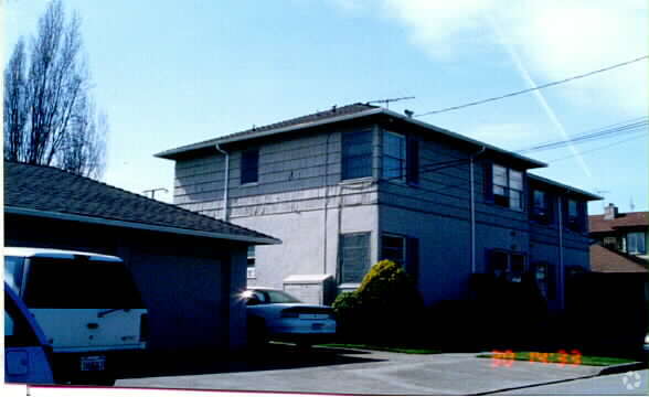 Building Photo - 545 Elm St