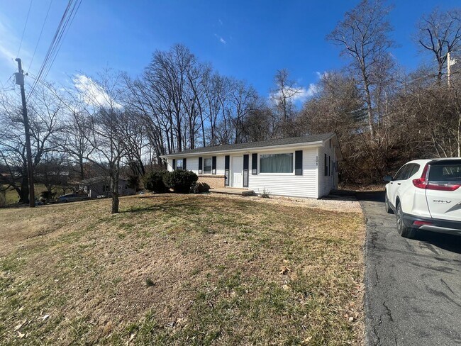 Foto del edificio - Newly Renovated 3 Bedroom, 2 Bathroom Home - 1200 sqft