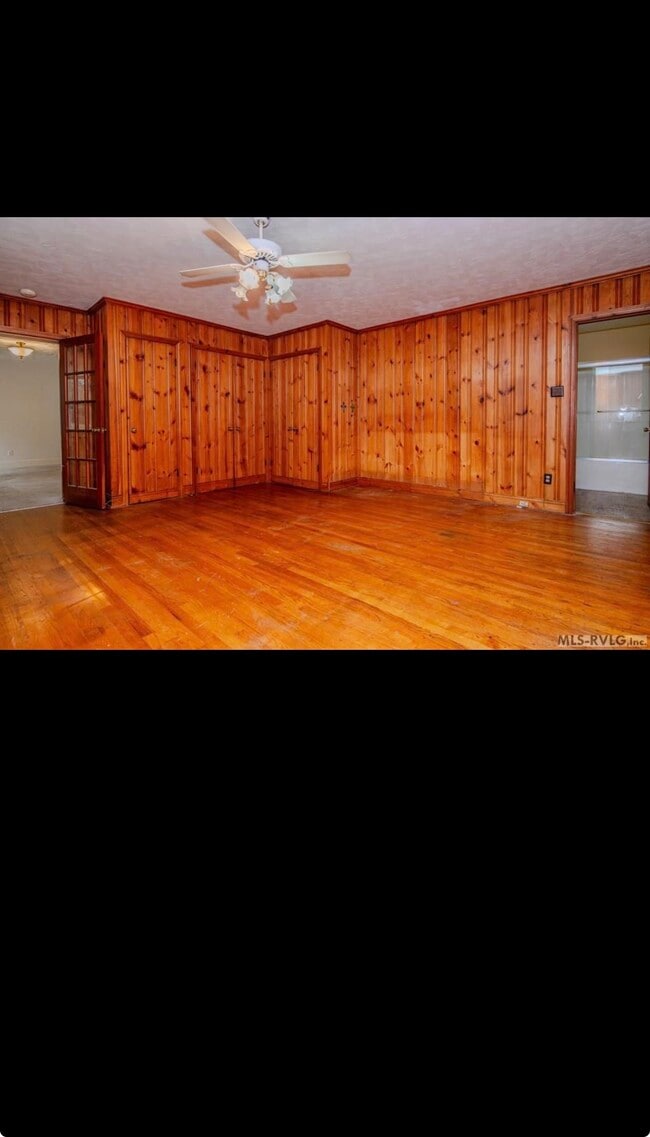 Building Photo - 209 Long Cir