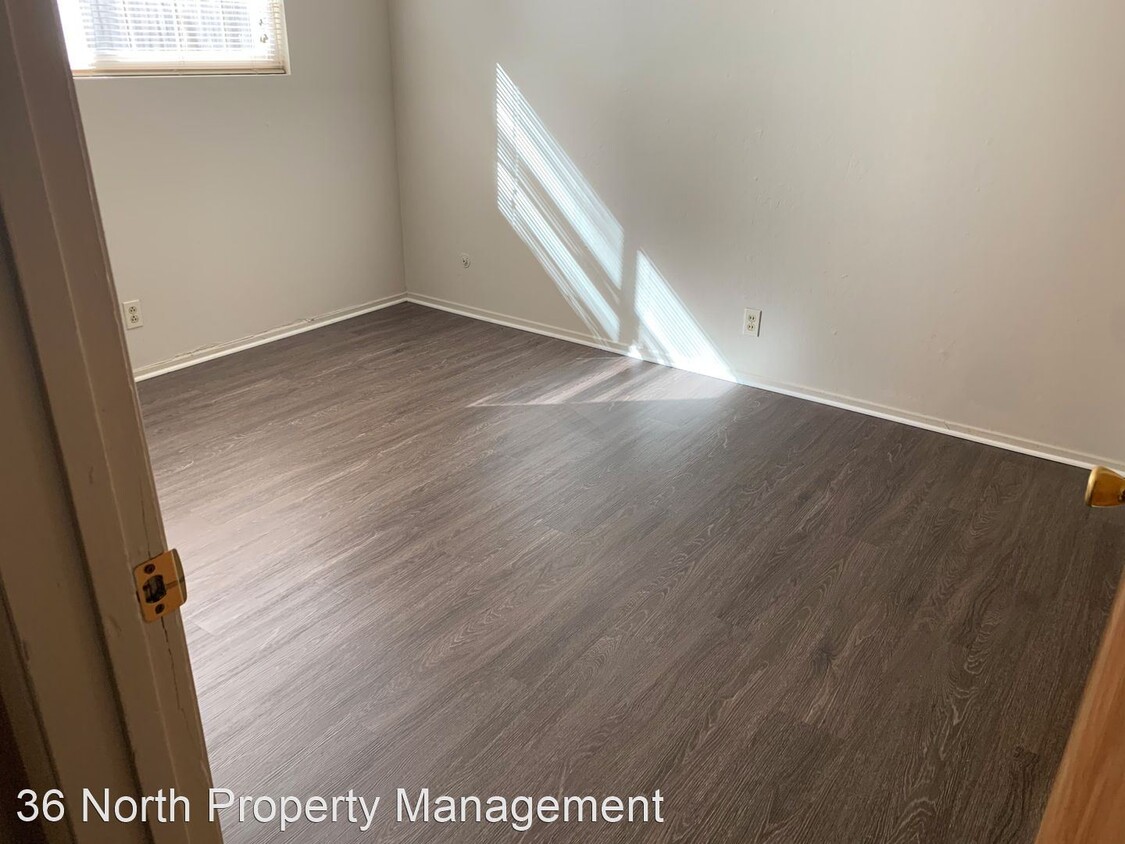 Building Photo - 498 Encina Ave