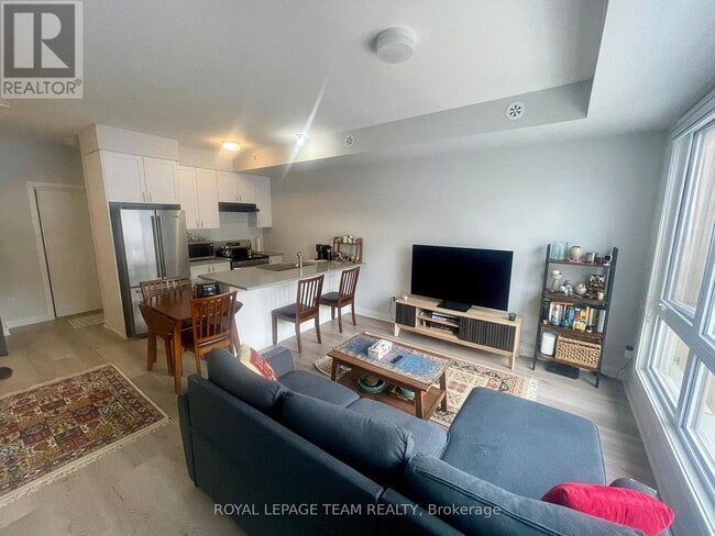 Building Photo - 230 Mishi Private