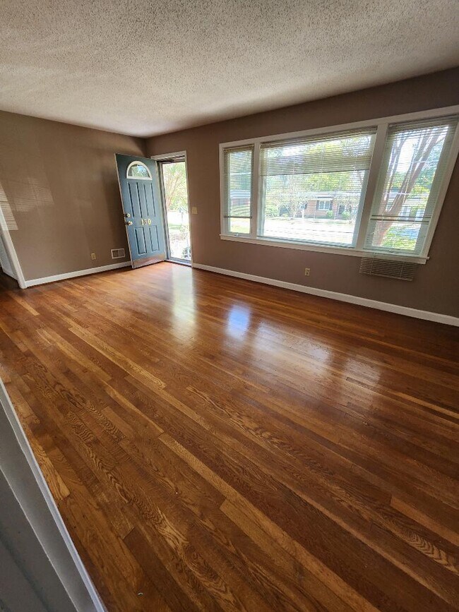 Foto del edificio - 130 Pecan Ln