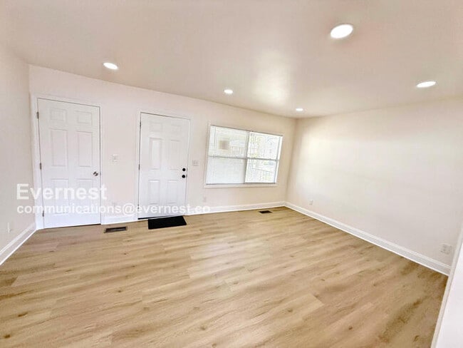 Building Photo - 831 4th Terrace W