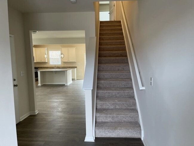 Building Photo - Beautiful 3BR w/ Garage