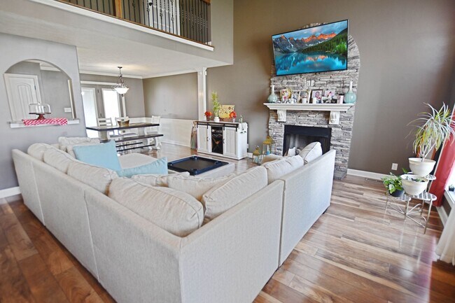 Building Photo - Pet Friendly Four Bedroom with Bonus!