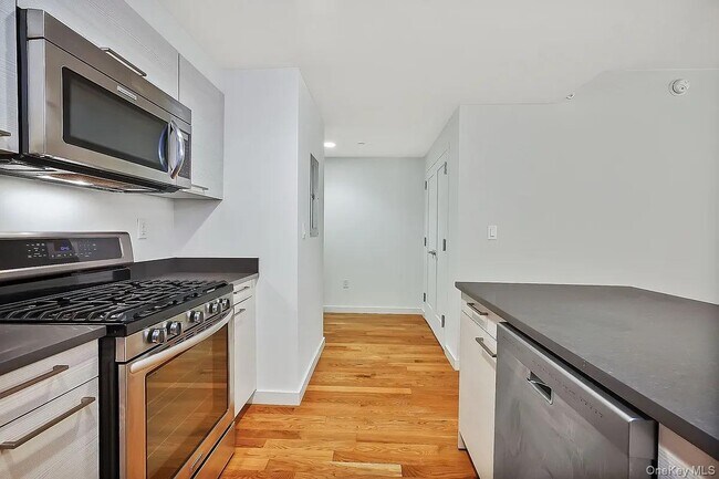 Foto del edificio - 106-20 70th Ave