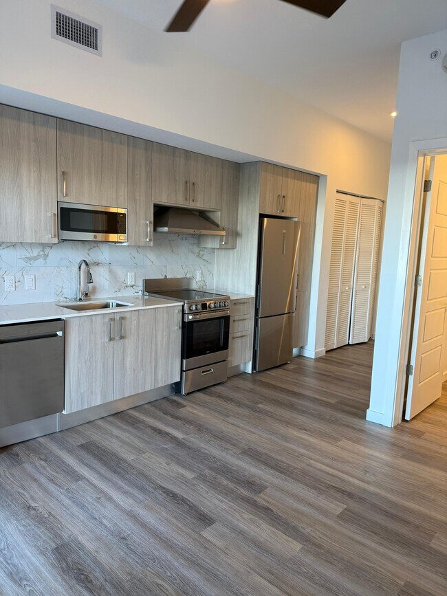 Foto del edificio - 777 NW 1st St