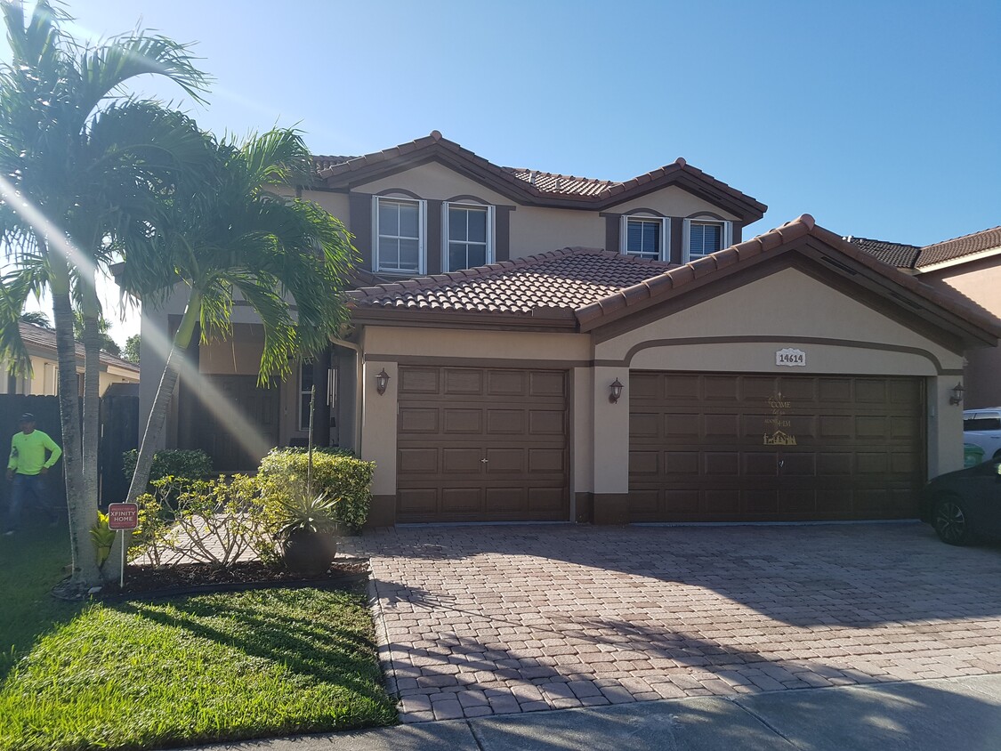 Foto principal - 14614 SW 12th Ln