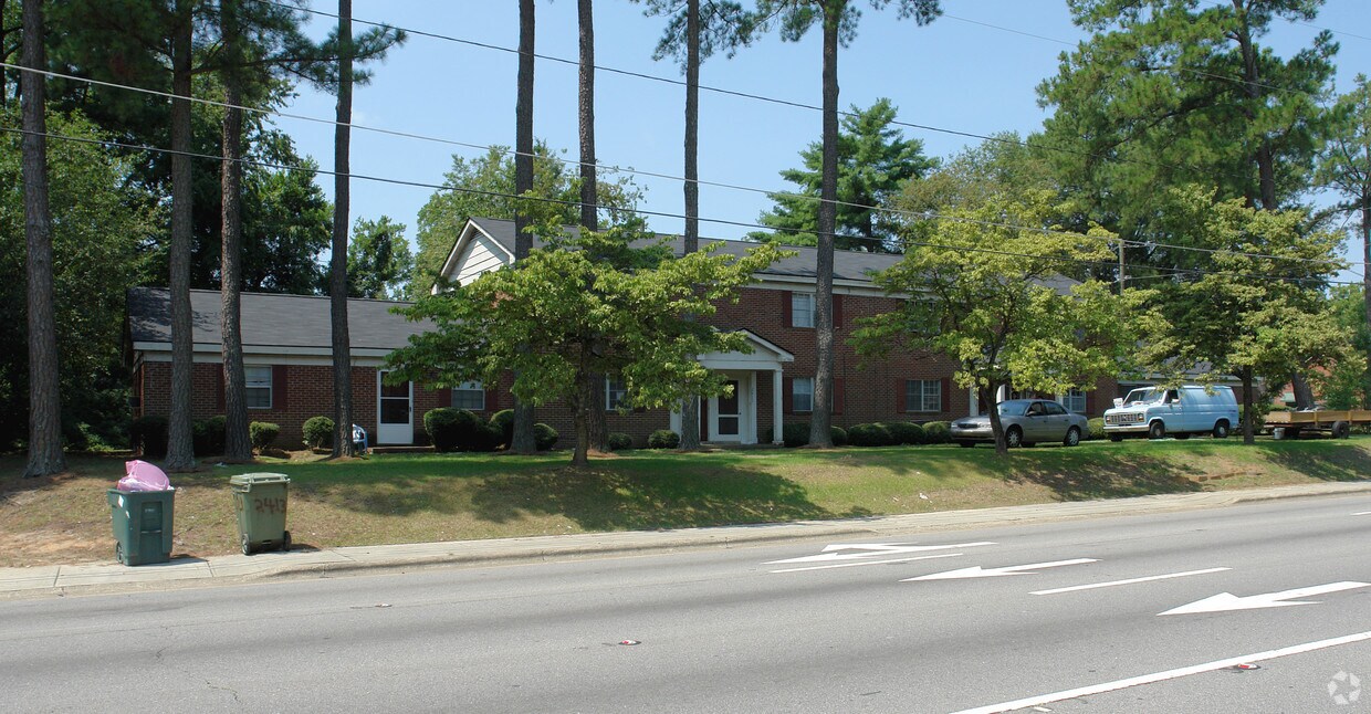 24092419 Bragg Blvd, Fayetteville, NC 28303 Apartments in