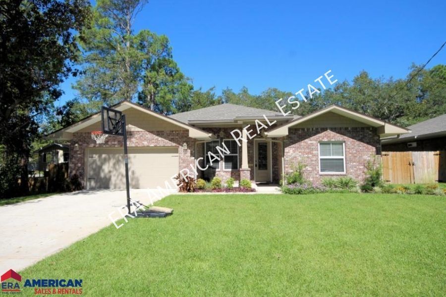 Primary Photo - Custom 4 bedroom 3 bath home in Shalimar!