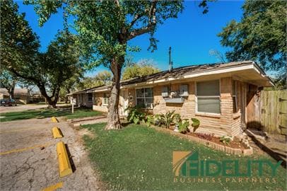 Primary Photo - 115 Arbor St