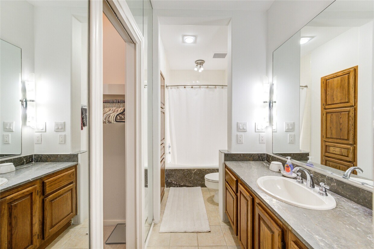 Foto del edificio - 19 Crestwood Dr