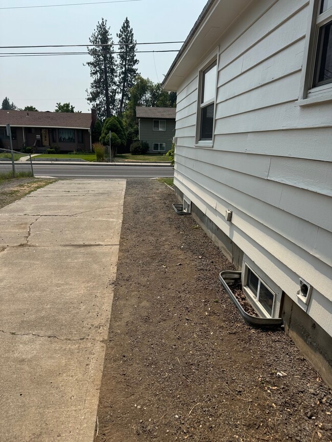 Building Photo - 803 E 37th Ave