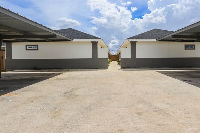 Foto del edificio - 913 W Sunset Valley St