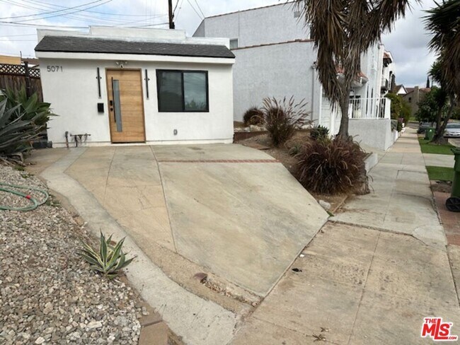 Building Photo - 5071 EDGEWOOD Pl