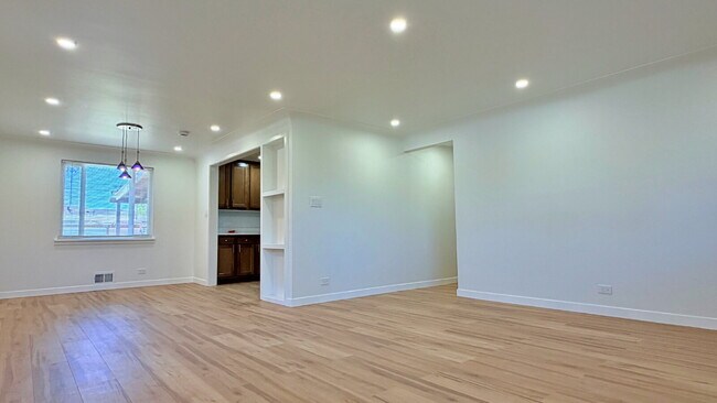 Foto del edificio - FANTASTIC REMODELED 3 Bed 2 Bath Home in Strayer & Shephards Park Hill Brand New Flooring New Car...