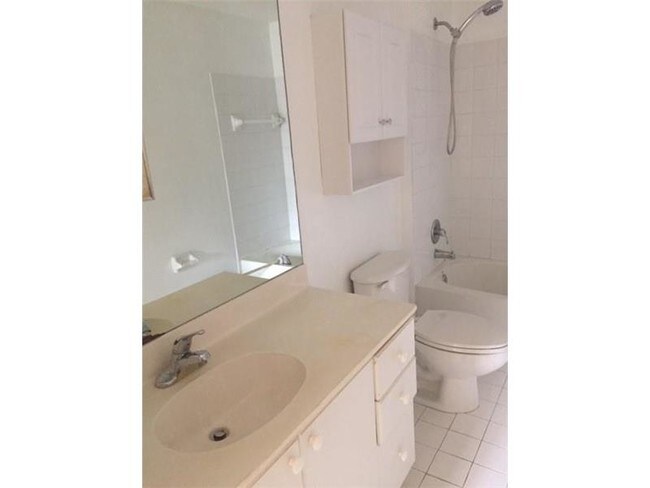 Foto del edificio - 6930 NW 179th St