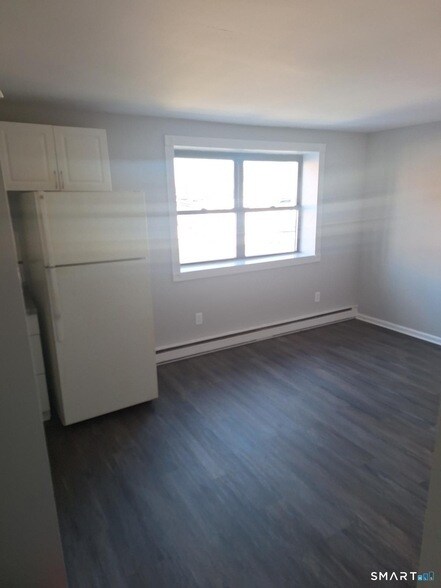 Building Photo - 217 Hollister Ave