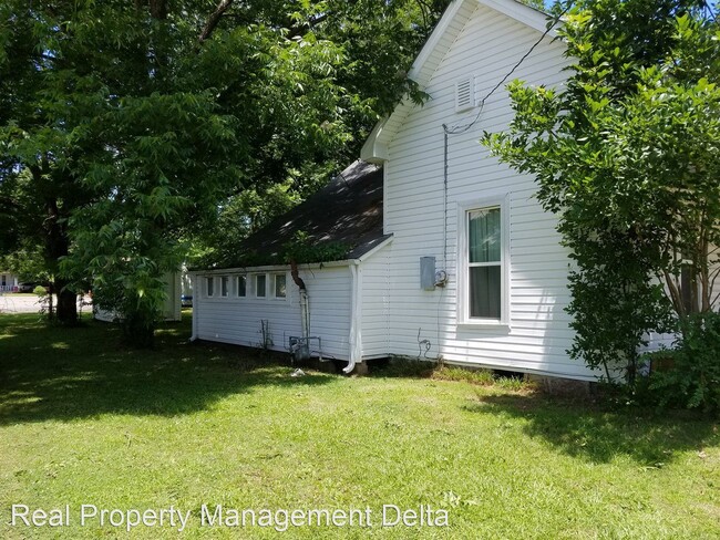 Building Photo - 3 br, 1 bath House - 908 West Race St