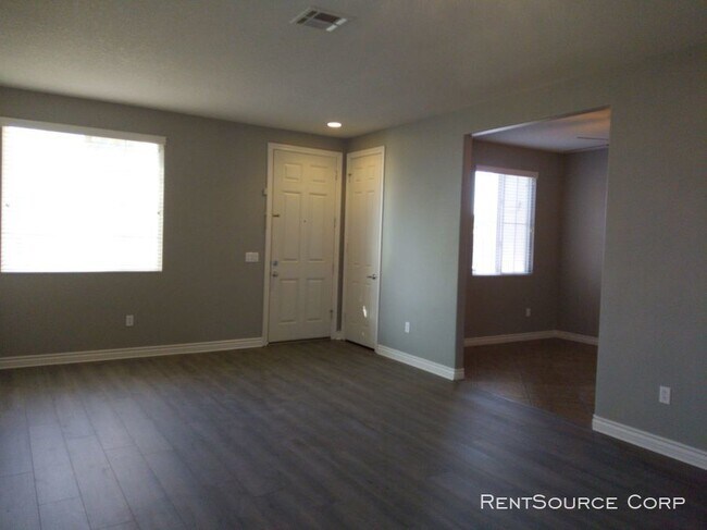 Building Photo - 3 Bedroom Home For Rent in West Lancaster