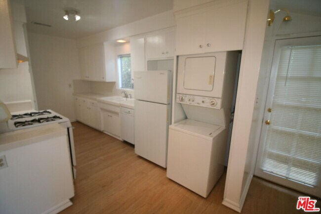 Foto del edificio - 15008 Greenleaf St