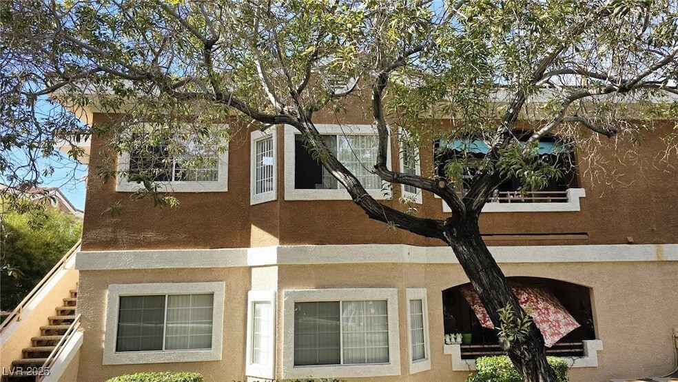 Foto principal - 830 Carnegie St