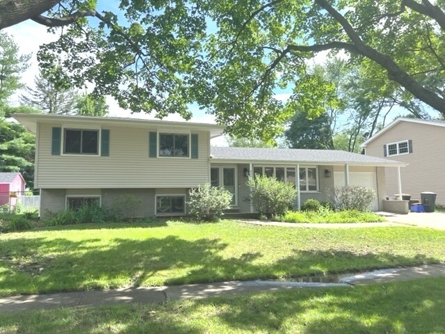 Foto principal - 923 Crestfield Ave