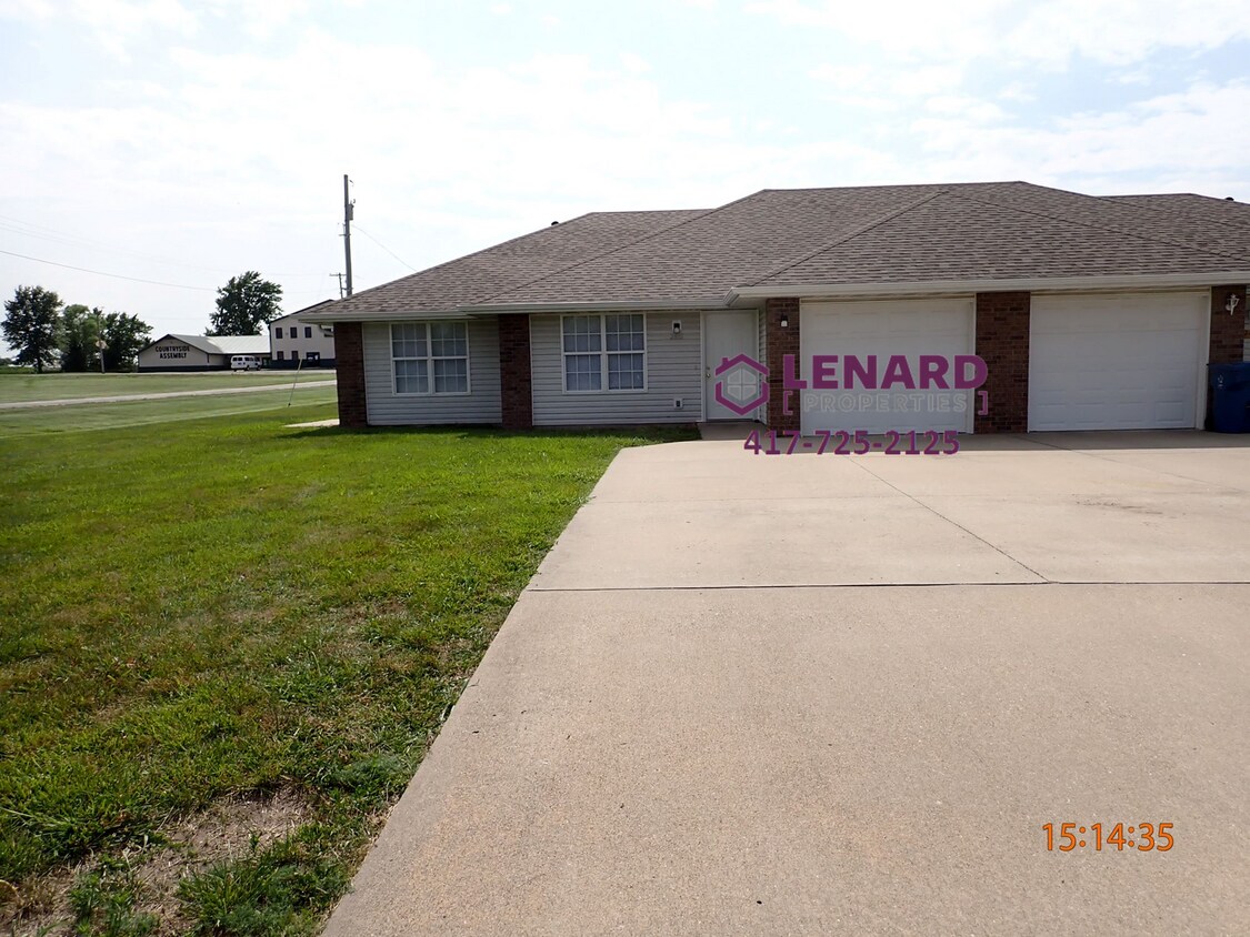 2905 Morrisville Rd Unit 2915 Morrisville, Bolivar, MO 65613 Room for