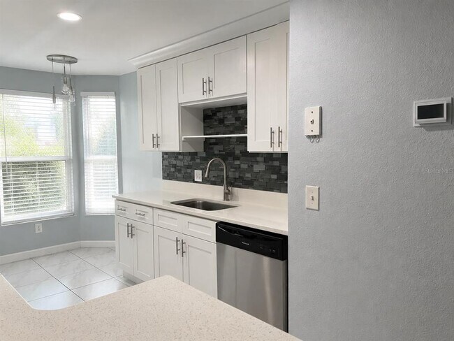 Foto del edificio - 7650 Sugar Bend Dr