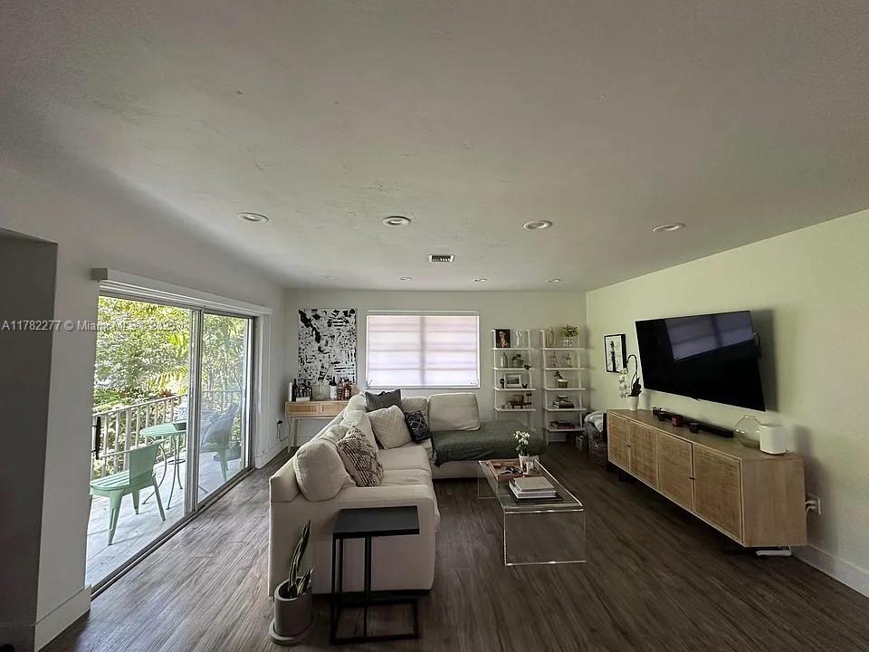 Primary Photo - 9392 SW 77th Ave