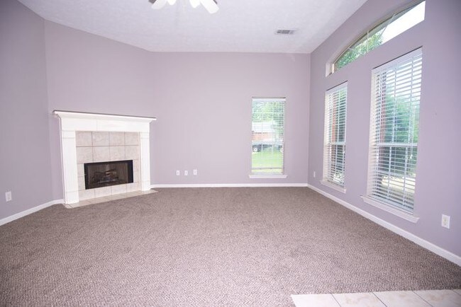 Building Photo - Sandy Ridge