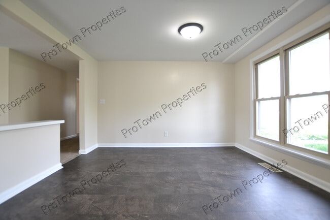 Foto del edificio - 2417 Essington Rd