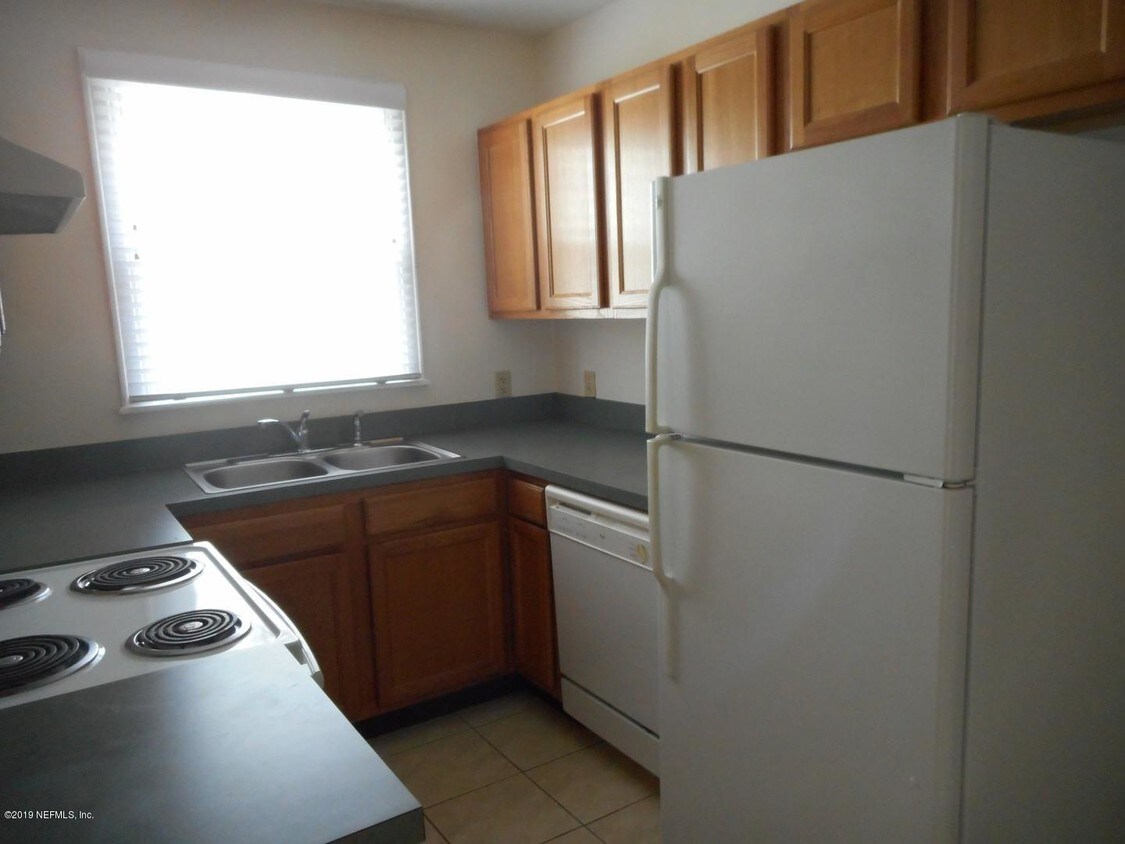 Building Photo - 1261 Belmont Terrace