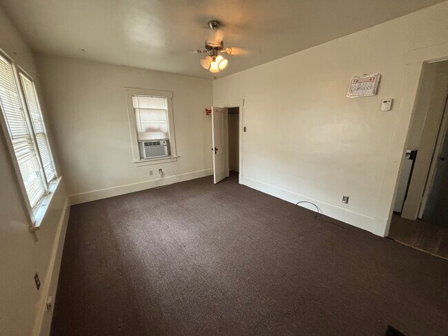 Foto del edificio - 215 E 1st Ave