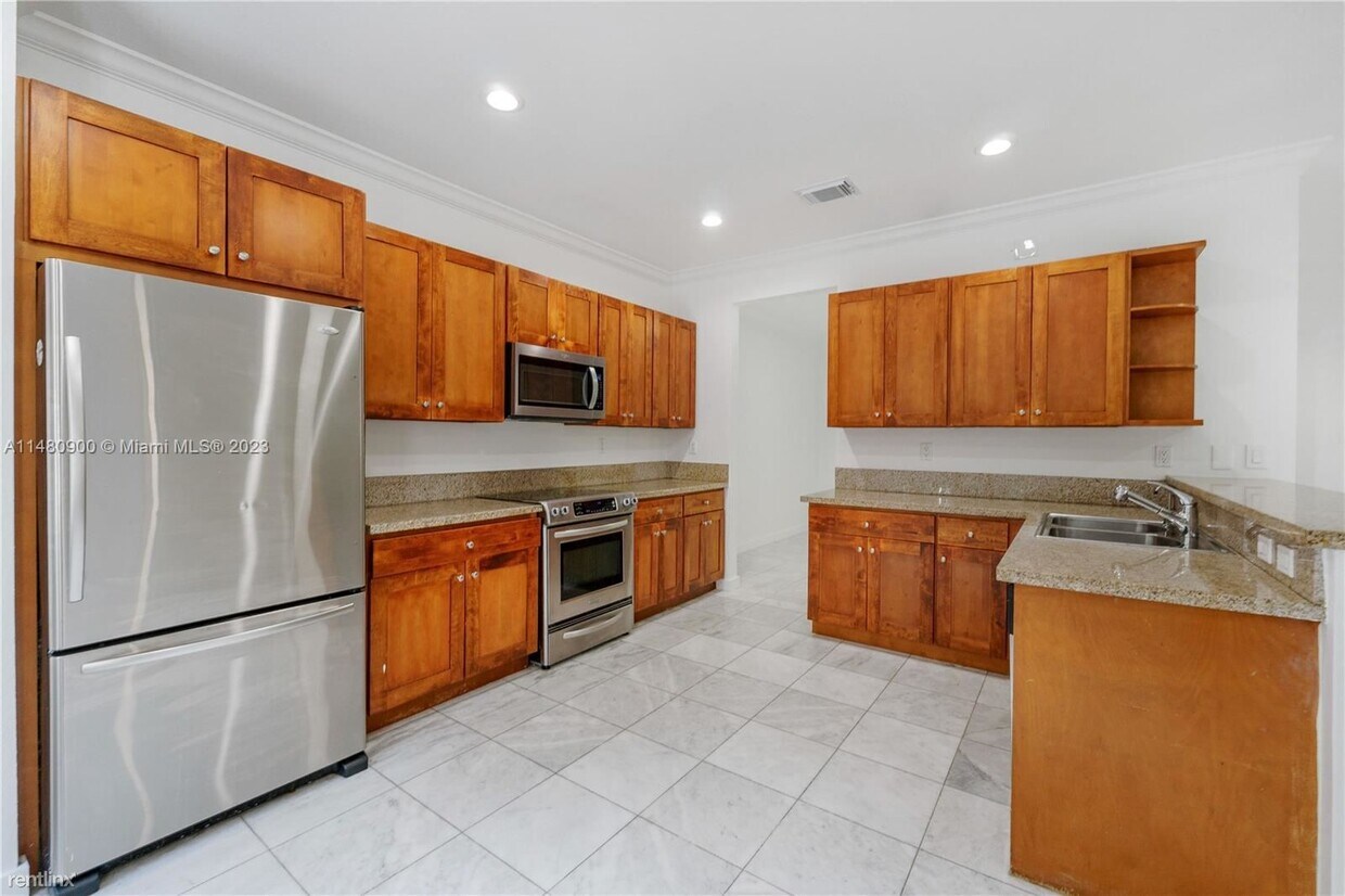 Foto principal - 4 br, 3.5 bath House - 10770 NW 74th Ln
