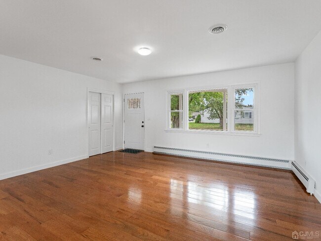 Building Photo - 52 Westbrook Dr
