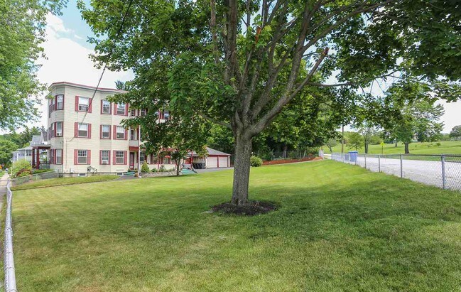 Building Photo - 715 Belmont St