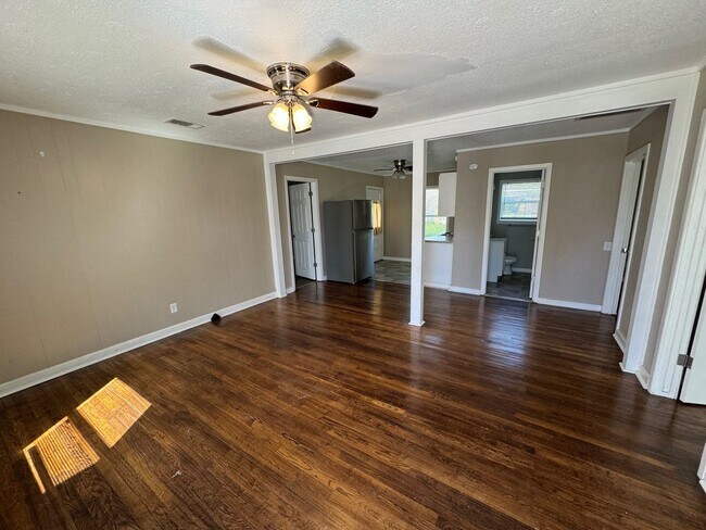 Building Photo - Beautifully Maintained South Waco Home
