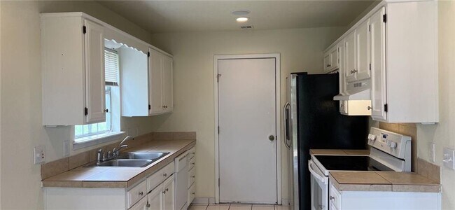 Building Photo - 405 E Mimosa Pl