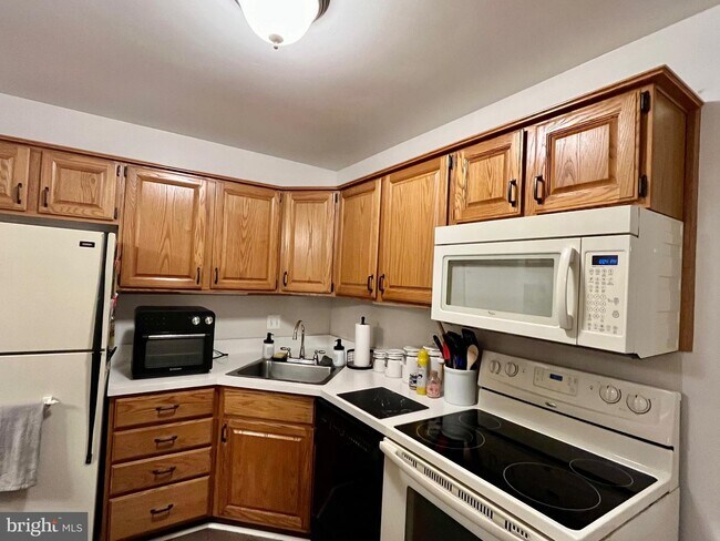Building Photo - 210 Crocker Dr