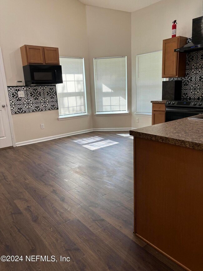 Foto del edificio - 11046 Campus Heights Ln