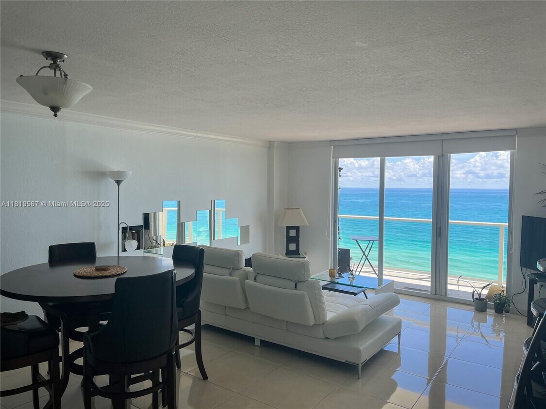 Primary Photo - 5701 Collins Ave