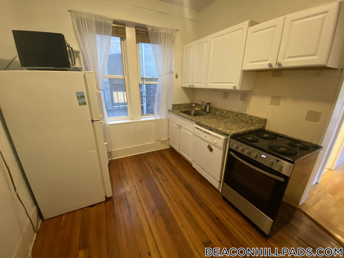 Primary Photo - 108 Myrtle St
