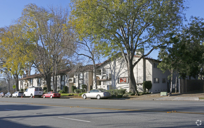 Building Photo - Mission Villa Apartments