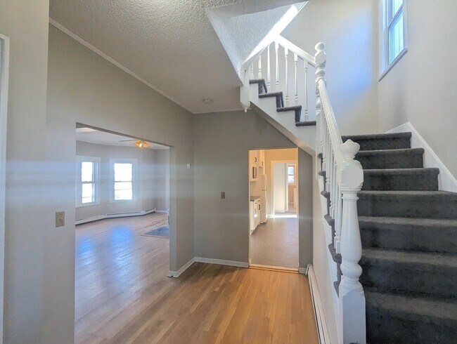Building Photo - 159 Sylvan St