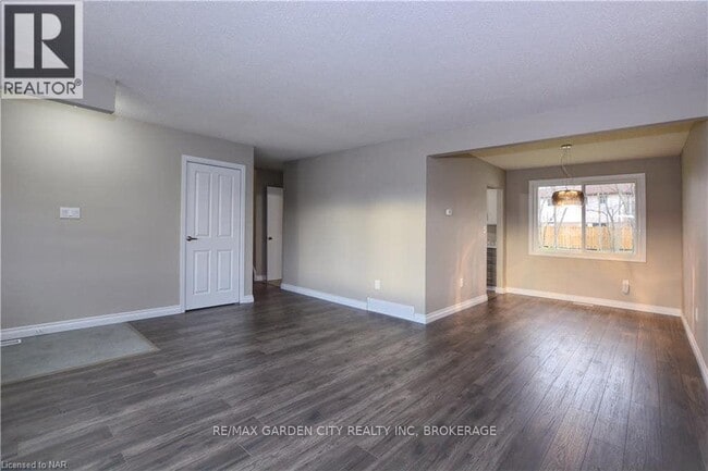 Building Photo - 49 Bendingroad Crescent