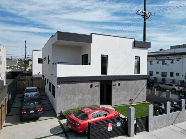 Foto del edificio - 4601 Pickford St