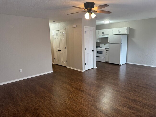 Foto del edificio - 323 S 12th St