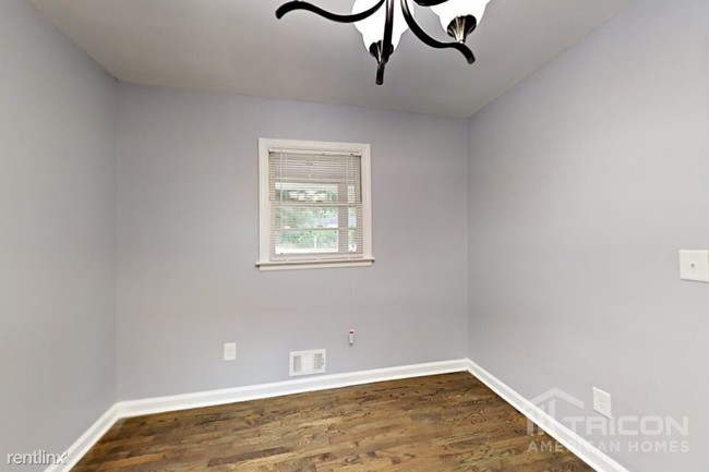 Building Photo - 4956 Sweet Valley Rd SW