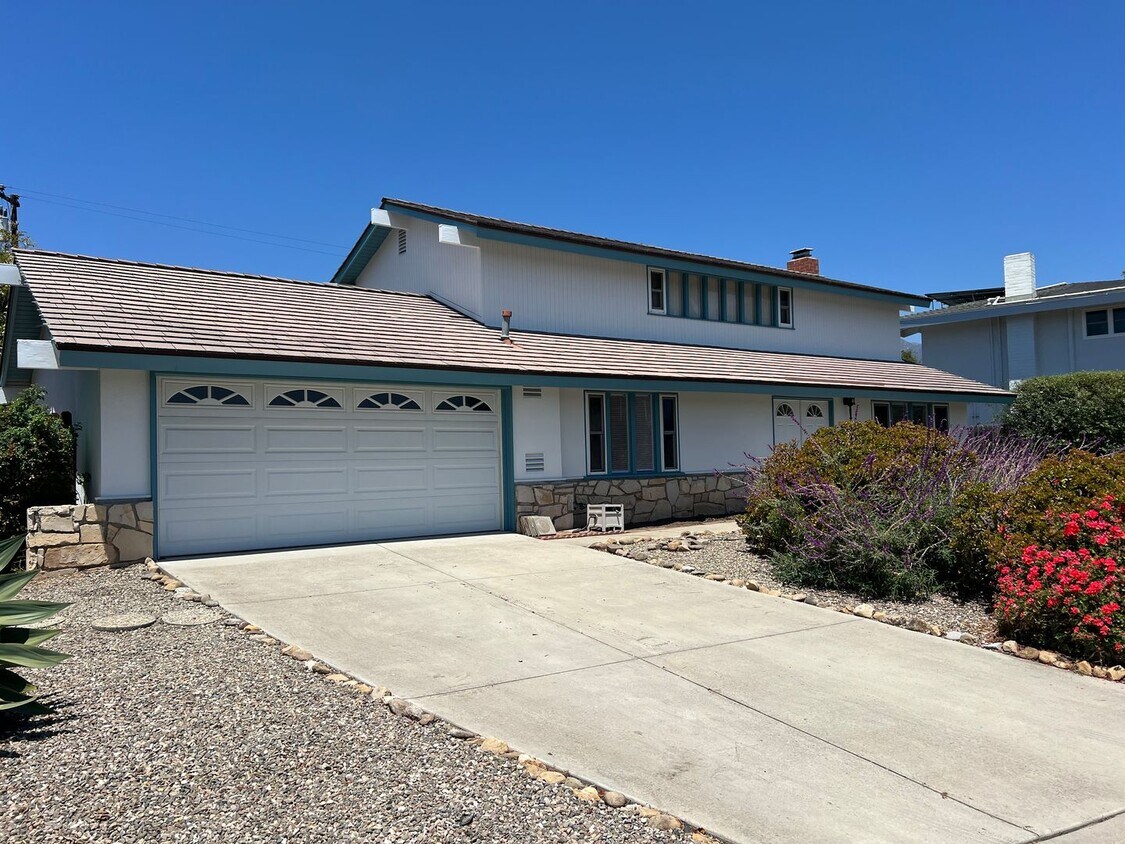 Primary Photo - Spacious 2-Story Home in Kellogg School Di...